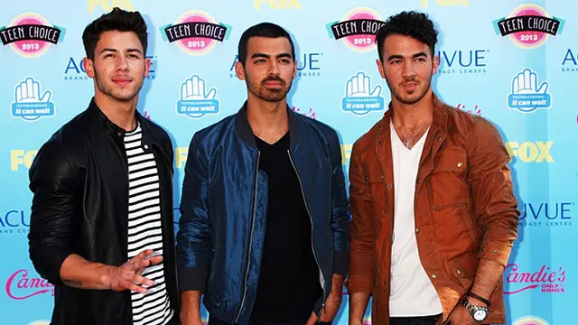 the-jonas-brother-131030b.jpg