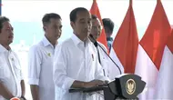 Presiden Joko Widodo (Jokowi) saat meninjau tambak ikan budidaya di wilayah Karawang, Jawa Barat. (Dok. Tangkapan Layar YouTube Sekretariat Presiden)