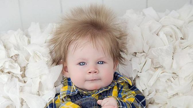 Super Cute Bayi Ini Punya Rambut Jabrik Sejak di 
