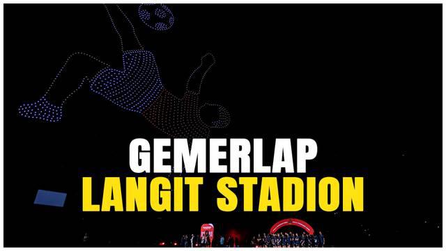 Ribuan mata tertuju ke langit Si Jalak Harupat, saat pertunjukan drone spektakuler menjadi penutup Piala Presiden 2025.