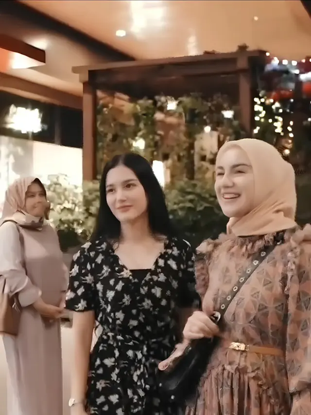Yasmine Ow dan Irish Bella