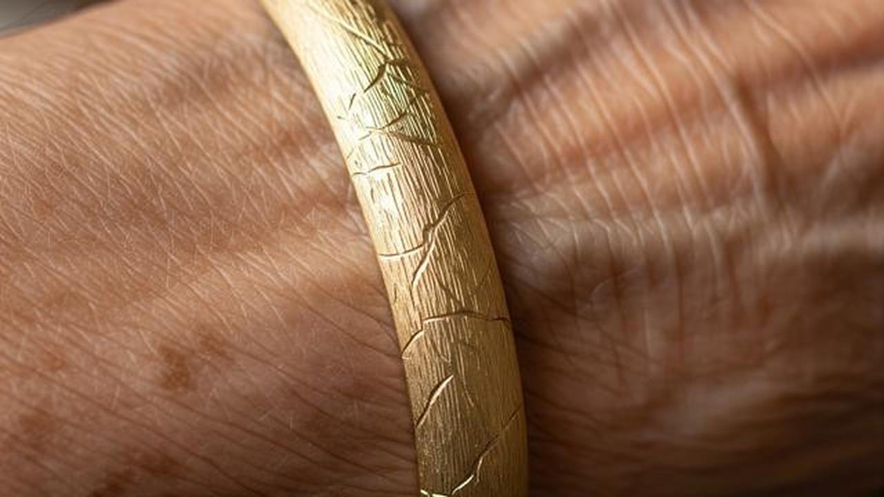 10 Model Bangle Emas Ringan untuk Lansia agar Nyaman Dipakai Sehari-Hari