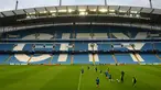Para pemain Atalanta menghadiri sesi pelatihan tim di Stadion Etihad di Manchester, Inggris barat laut (21/10/2019). Atalanta akan bertanding melawan Manchester City pada matchday ketiga Grup C Liga Champions di Etihad Stadium. (AFP Photo/Paul Ellis)