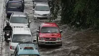 Penyebab Mobil Mogok Setelah Hujan Deras dan Cara Mengatasinya