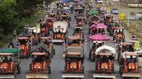 1.000 Traktor Petani Thailand Blokir Bandara