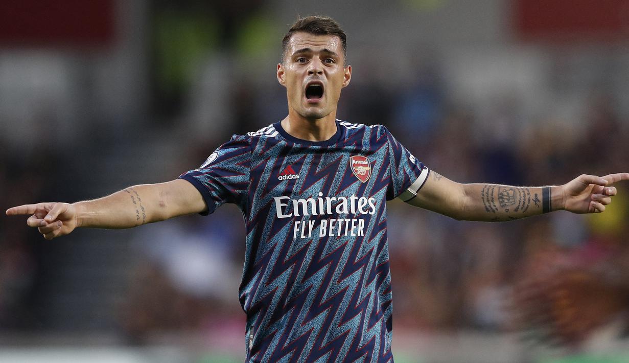 Granit Xhaka. Gelandang asal Swiss berusia 29 tahun ini didatangkan pada awal musim 2016/2017 dari Borussia Monchengladbach. Selama 5 musim menjadi pilihan utama, musim ini ia mulai tersingkir. Total ia telah bermain dalam 226 laga dengan torehan 13 gol dan 20 assist. (AFP/Adrian Dennis)