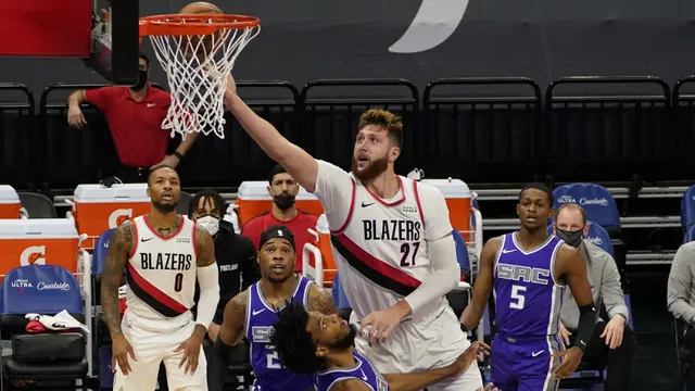 FOTO: 3 Pemain NBA Sholeh dan Masih Aktif Bertanding di saat Puasa