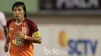 Pemain Pusamania Borneo FC, Asri Akbar pada laga Piala Presiden 2017. (Bola.com/Nicklas Hanoatubun)