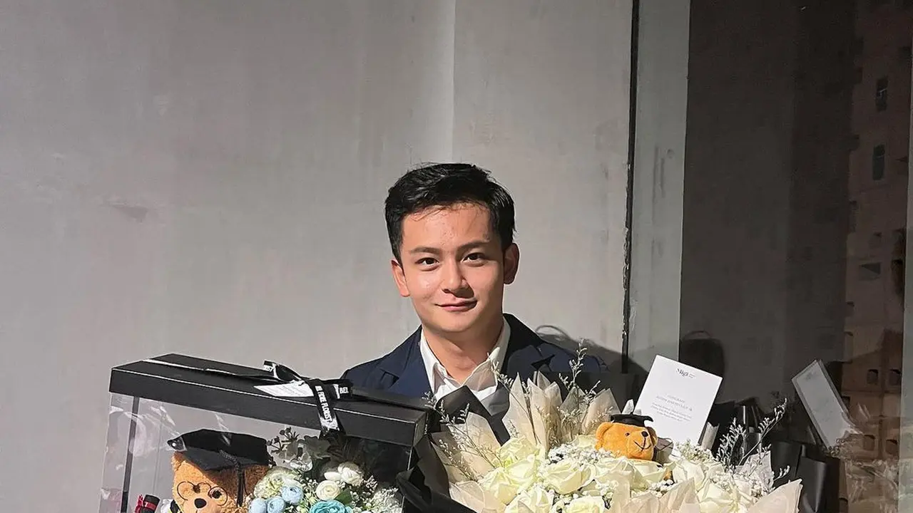 Randy Martin merayakan kelulusannya. (Foto: Instagram/randymartinnn)