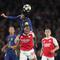 Duel Myles Lewis-Skelly dan Johnny Cardoso dalam laga Arsenal vs Atletico Madrid di leg kedua semifinal Liga Champions 2025/2026, Rabu (6/5/2026). (AP Photo/Alastair Grant)