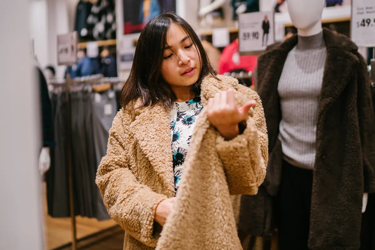 zodiak perempuan belanja