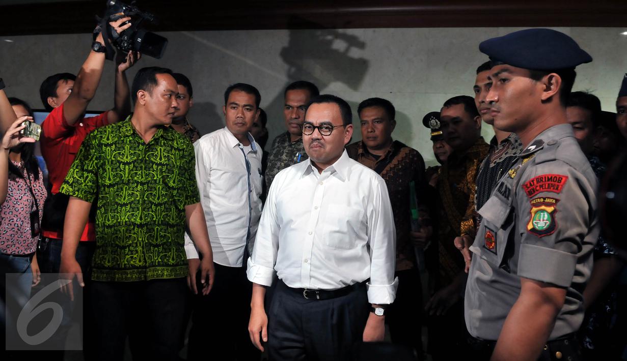 Menteri ESDM Sudirman Said memenuhi panggilan Mahkamah Kehormatan Dewan (MKD) DPR RI di Komplek Parlemen, Jakarta, Selasa (2/12/).   Sudirman mengaku membawa rekaman lengkap berisi percakapan dugaan pencatutan nama Jokowi-JK. (Liputan6.com/Johan Tallo)