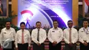 Gubernur Bank Indonesia Agus Martowardojo dan Kepala BNN Budi Waseso foto bersama saat penandatanganan nota kesepahaman antara Bank Indonesia dan Badan Narkotika Nasional di Jakarta, Senin (15/8). (Liputan6.com/Immanuel Antonius)