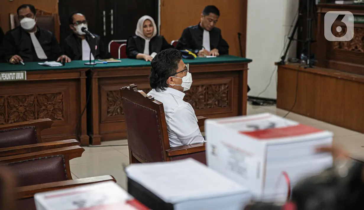 Tumpukan berkas terdakwa kasus pembunuhan berencana terhadap Nofriansyah Yousa Hutabarat atau Brigadir J, Ferdy Sambo terlihat saat sidang di Pengadian Negeri Jakarta Selatan, Jakarta, Selasa (24/1/2023). Sambo dianggap telah merencanakan pembunuhan terhadap Brigadir J di Jl Duren Tiga No 46, Kompleks Polri, pada 8 Juli 2022. (Liputan6.com/Faizal Fanani)