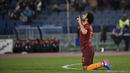 Sepakan kaki kiri pemain AS Roma asal Mesir, Mohamed Salah mengoyak jala Torino pada menit ke 17' cpada lanjutan Serie A di Olympic stadium, Rome, Italy, (19/2/2017).  (AFP/Andreas Solaro)