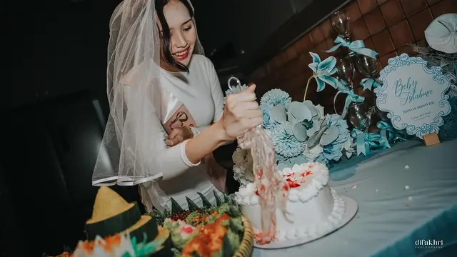 6 Potret Beby Tsabina Dapat Kejutan Bridal Shower dari Sahabat Artis, Calon Pengantin Tampil Memesona Kenakan Dress dan Veil