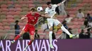 <p>Pemain Timnas Indonesia, Mauro Zijlstra (kiri) berduel udara dengan pemain Iraq, Zaid Tahseen dalam laga putaran keempat Kualifikasi Piala Dunia 2026 yang berlangsung di Stadion King Abdullah Sports City, Jeddah, Arab Saudi, Sabtu (11/10/2025) waktu setempat. (AP Photo/Ali Issa)</p>