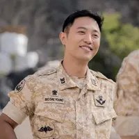 Jin Goo, pemain drama Descendants of the Sun yang baru saja berkunjung ke Indonesia. Foto: via koogle.tv