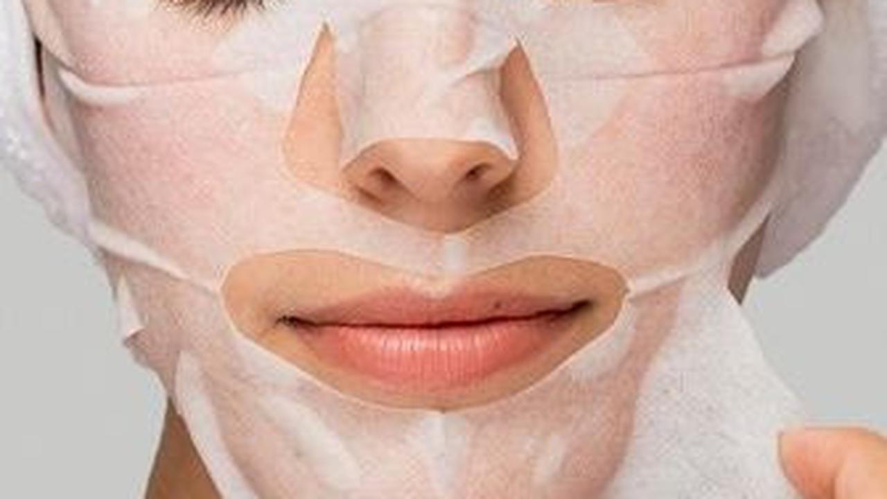 10. Sleeping Mask: Langkah Terakhir untuk Kulit yang Lebih Baik