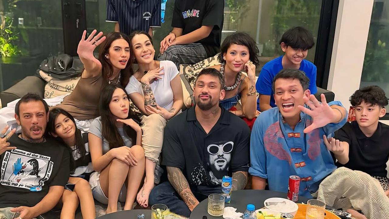 7 Potret Anak Tora Sudiro dan Anak Eno NTRL Duet Bareng, Duo Remaja yang Sama Cantiknya