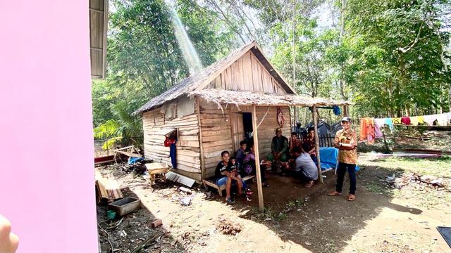 Rumah dadang sebelum dapat bantuan
