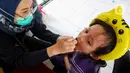 Imunisasi tersebut bertujuan untuk melindungi anak dari penyakit polio sekaligus dalam rangka merayakan Hari Anak Nasional. (Liputan6.com/Herman Zakharia)