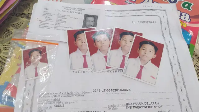 Berkas pemindahan sekolah Mohammad Ajib akhirnya diterima kembali oleh pihak SDN Ploso 4. (Liputan6.com/Arief Pramono)