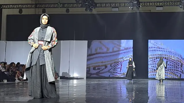 68 Finalis Miss Grand Internasional Tampil Berhijab di Jakarta Muslim Fashion Week 2023