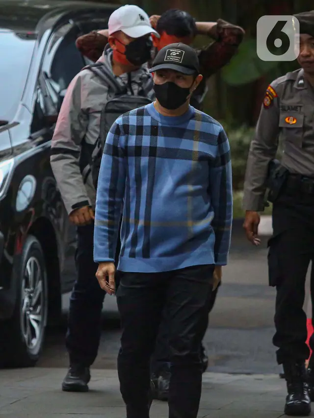 Terjaring OTT KPK, Pj Wali Kota Pekanbaru Risnandar Mahiwa dan Sekda Indra Pomi Nasution Digelandang ke Gedung KPK