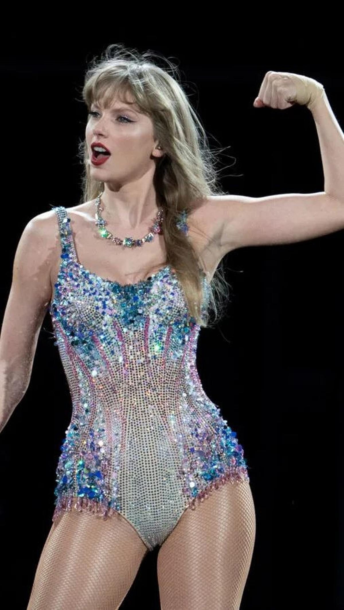 Pengumuman mengenai album "1989 (Taylor's Version)" ini dilakukan oleh Taylor Swift pada hari terakhir tur Taylor Swift, the Eras Tour di Amerika Serikat.