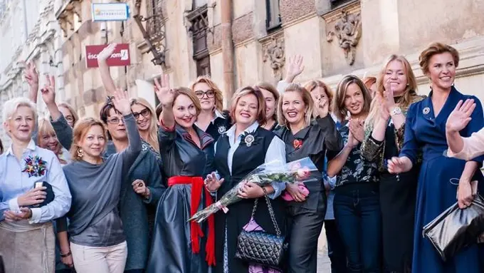 [BIntang] Percantik Dunia, Cewek Ini Makeover Para Perempuan di Latvia