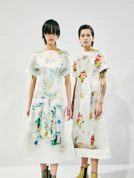 Direktur Kreatif Loewe Jonathan Anderson hadir dengan gagasan hantu mode. Apa maksudnya [@loewe]