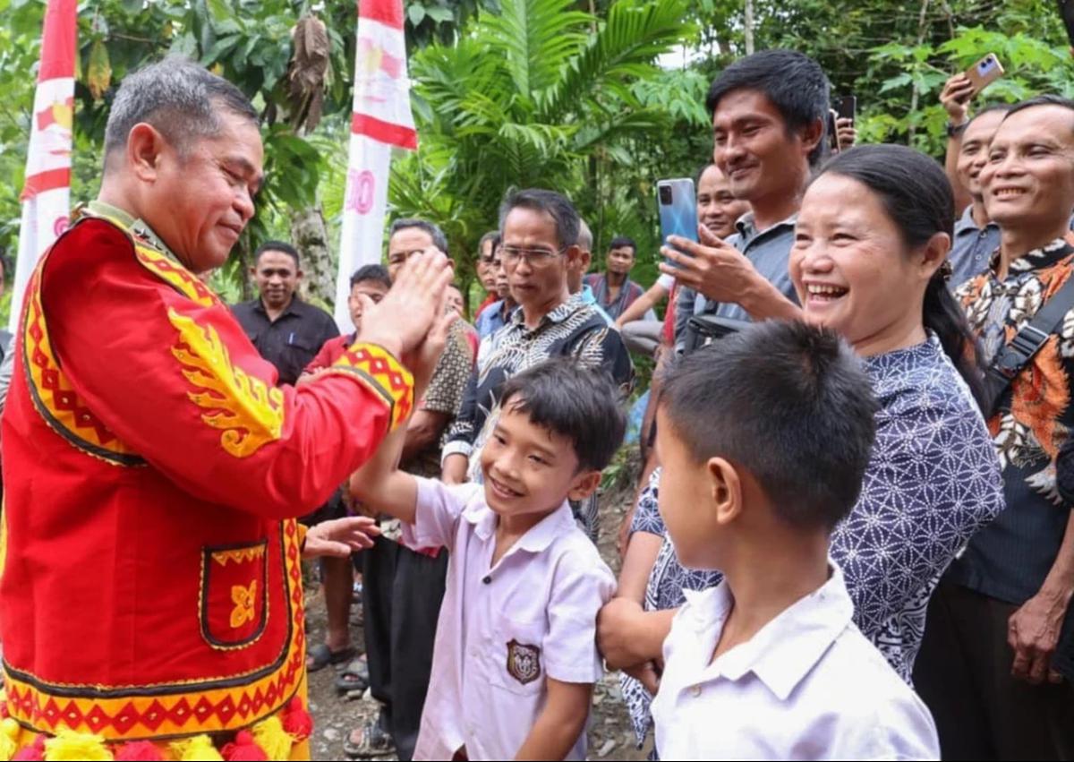 FOTO: Kasad  Maruli Resmikan Jembatan Bailey Penghubung Desa di Nias Selatan