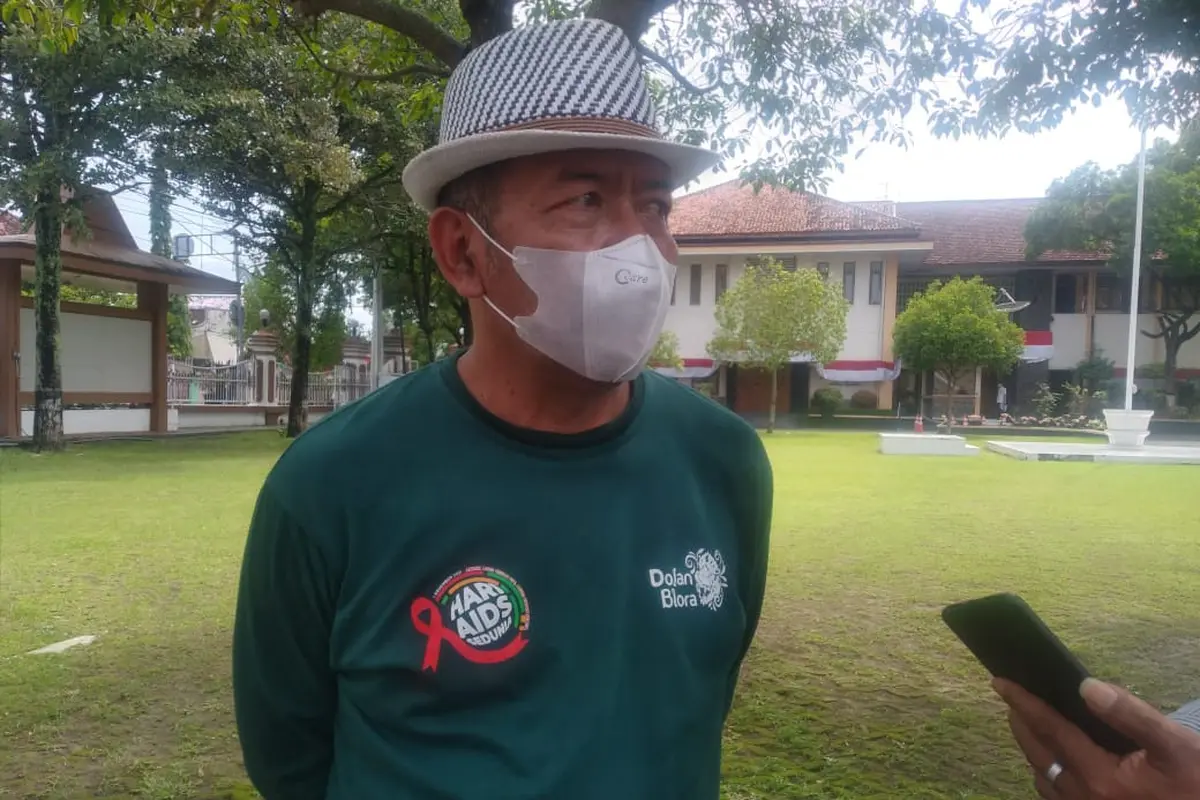 Kepala Dinas Kesehatan Kabupaten Blora, Edi Widayat ketika diwawancarai awak media. (Liputan6.com/Ahmad Adirin)