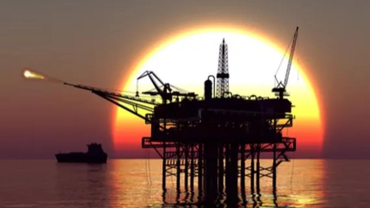 Oleh karena itu, menurut dia, pengambilalihan saham Shell di Blok Masela oleh PT Pertamina (Persero) melalui PHE merupakan upaya yang patut disambut positif.