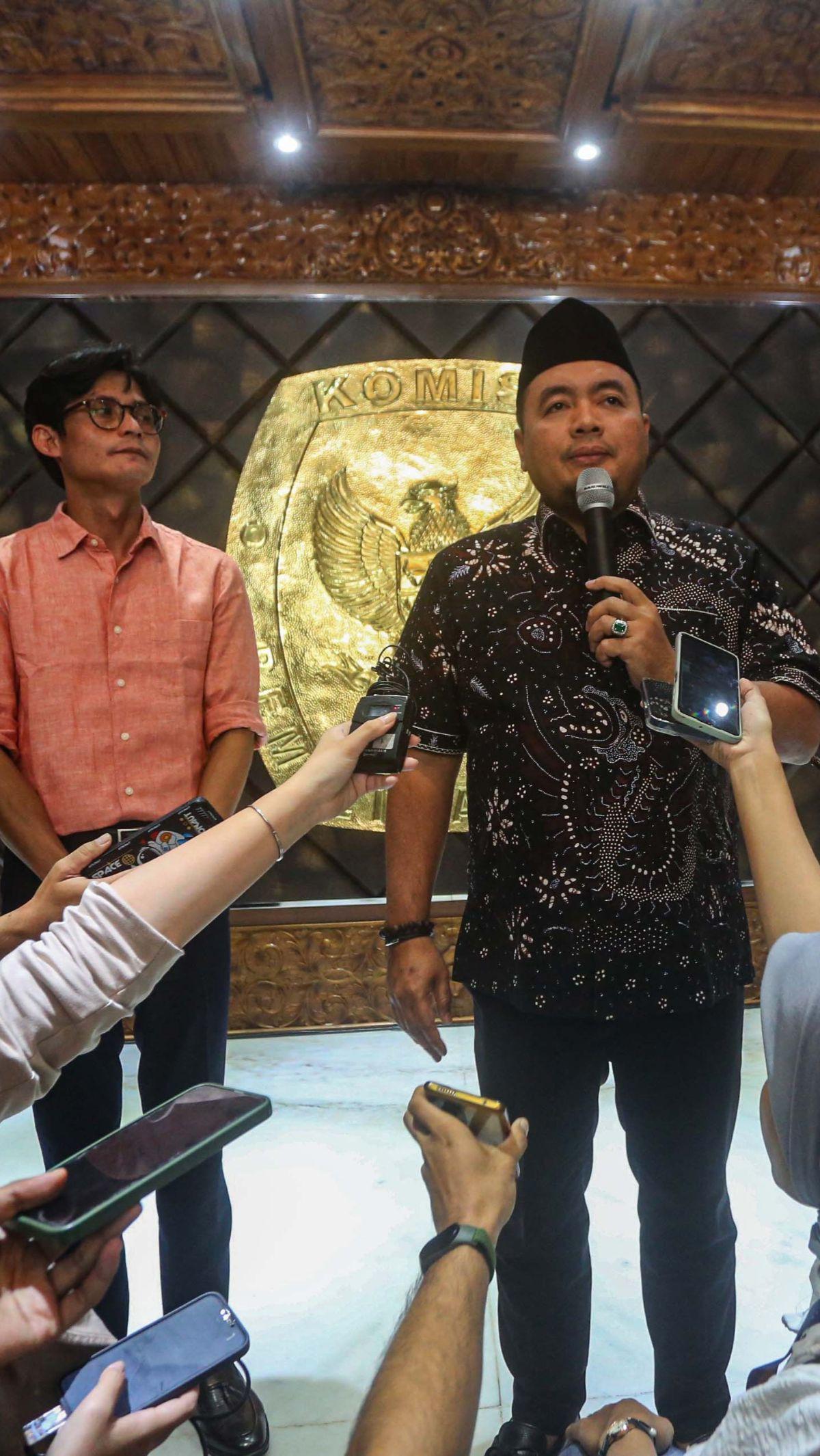 Diketahui, Hasyim Asy'ari sebelumnya dijatuhi sanksi pemberhentian tetap oleh Dewan Kehormatan Penyelenggara Pemilu (DKPP) karena terlibat kasus tindakan asusila&nbsp;terhadap anggota Panitia Pemilu Luar Negeri (PPLN) KBRI Den Haag, Belanda berinisial CAT