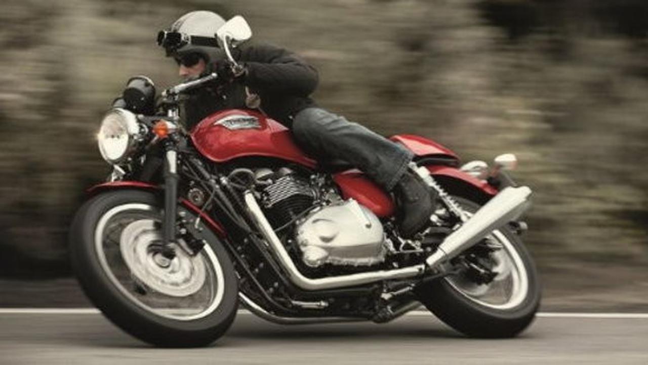 2012 triumph thruxton 900 (Triumph)