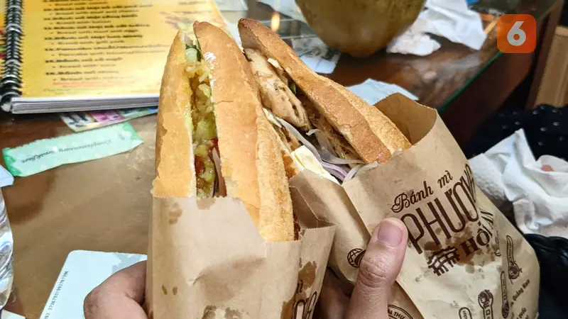 5 Kuliner Vietnam yang Wajib Diicip, Banh Mi hingga Banh Cuon