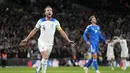 Penyerang Inggris Harry Kane merayakan gol ketiga untuk timnya yang dicetak ke gawang Italia pada laga lanjutan Grup C kualifikasi Euro 2024, di Wembley, London, Rabu dini hari WIB (18/10/2023). (AP Photo/Kirsty Wigglesworth)