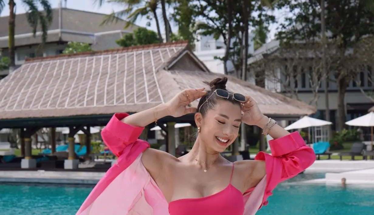 Dengan begitu nggak heran kalau Jennifer Bachdim  selalu punya body goals yang membuatnya terlihat sempurna saat mengenakan swimwear. (FOTO: instagram.com/jenniferbachdim/)