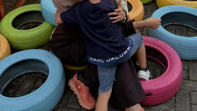 Paula Verhoeven liburan bersama keduanya anaknya. [@paula_verhoeven]