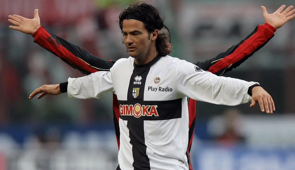Fernando Couto yang telah pensiun pada Juli 2008 bersama Parma ini total tampil dalam 247 laga di Serie A Liga Italia dengan torehan 14 gol dan 1 assist. Penampilan tersebut dicatatkannya bersama dua klub, Parma dan Lazio dalam rentang waktu 12 musim, 1994/1995 hingga 1995/1996 dan 1998/1999 hingga 2007/2008. Bersama Parma ia mampu mengoleksi satu trofi Piala UEFA musim 1994/1995. Sementara bersama Lazio ia mengoleksi satu gelar Serie A, dua Coppa Italia, dua Supercoppa Italiana, satu trofi Piala Winners dan satu gelar UEFA Super Cup. (AFP/Giuseppe Cacace)