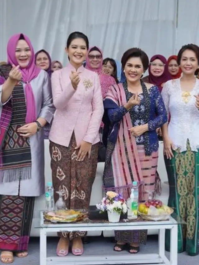 Gaya Kahiyang Ayu saat ulang tahun Medan. [@bobbynst]