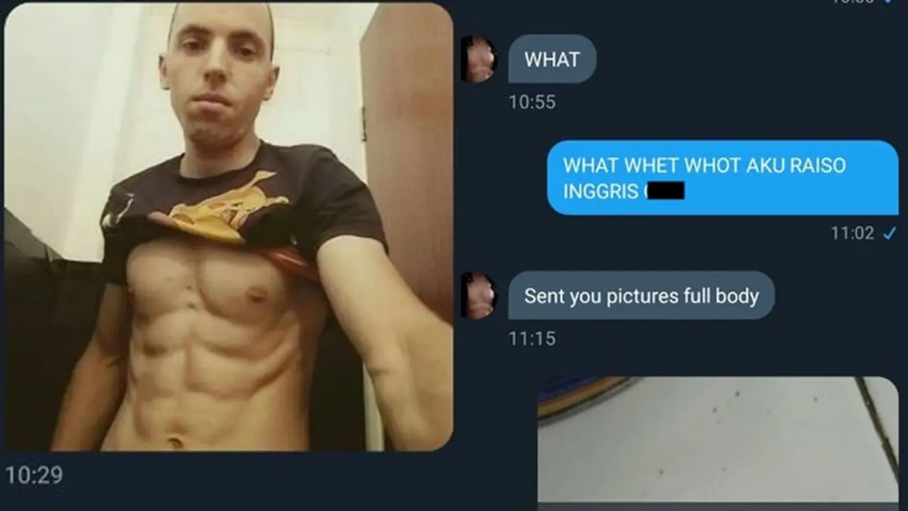Dikirimin Foto Badan Berotot Oleh Cowok