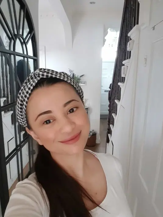 (Instagram/angie_virgin)