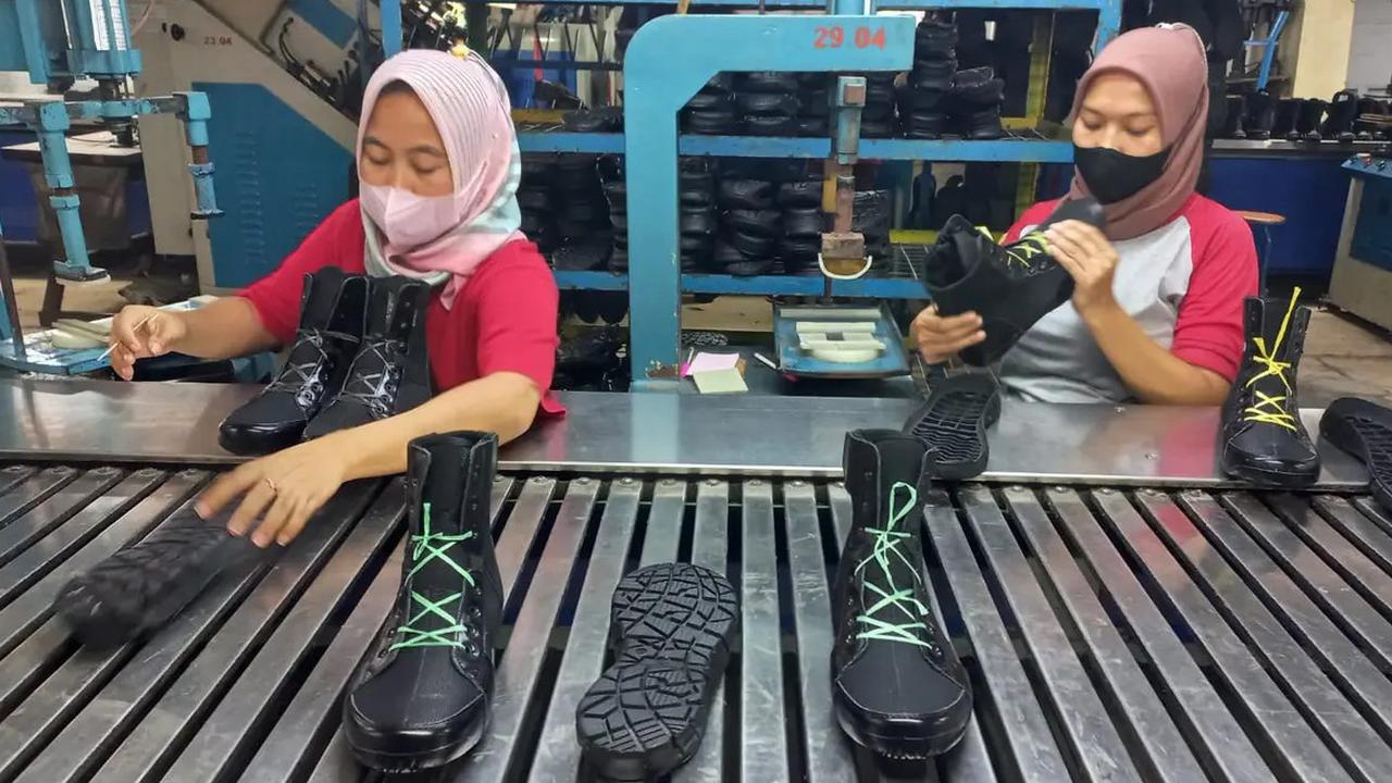 Wacana Hapus Batas Usia Kerja: Solusi Inklusif atau Risiko Bagi Industri?