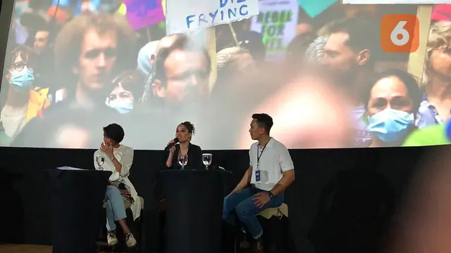 Sesi "Small Actions, Big Impacts: Cara KAMU Selamatkan Bumi" dimoderatorkan oleh Andini Effendi.