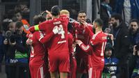 Pemain Liverpool merayakan gol yang dicetak Dominik Szoboszlai ke gawang Marseille dalam laga matchday ketujuh Liga Champions 2025/2026 di Orange Vélodrome, Prancis, Kamis (22/1/2026) dini hari WIB. (AP Photo/Philippe Magoni)