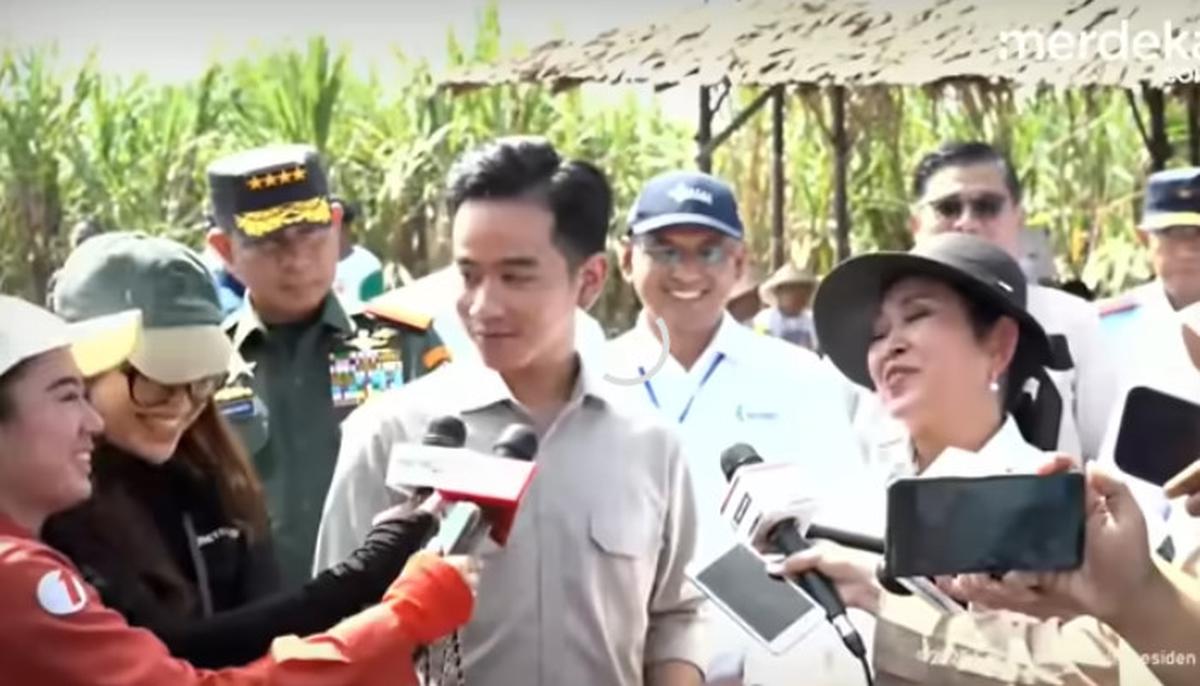 Ketika Dua Anak Presiden Kerja Bareng di Kebun Tebu