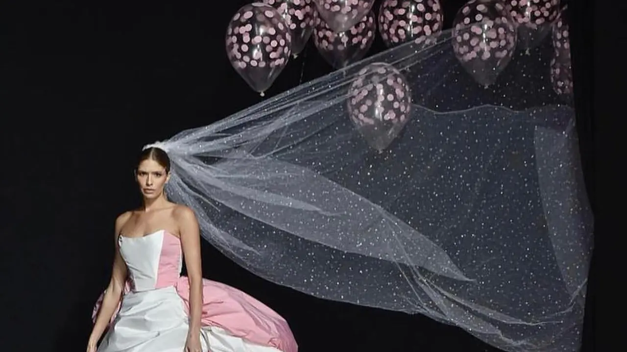Inspirasi Gaun Pengantin Unik dan Cantik Berhiaskan Balon Helium